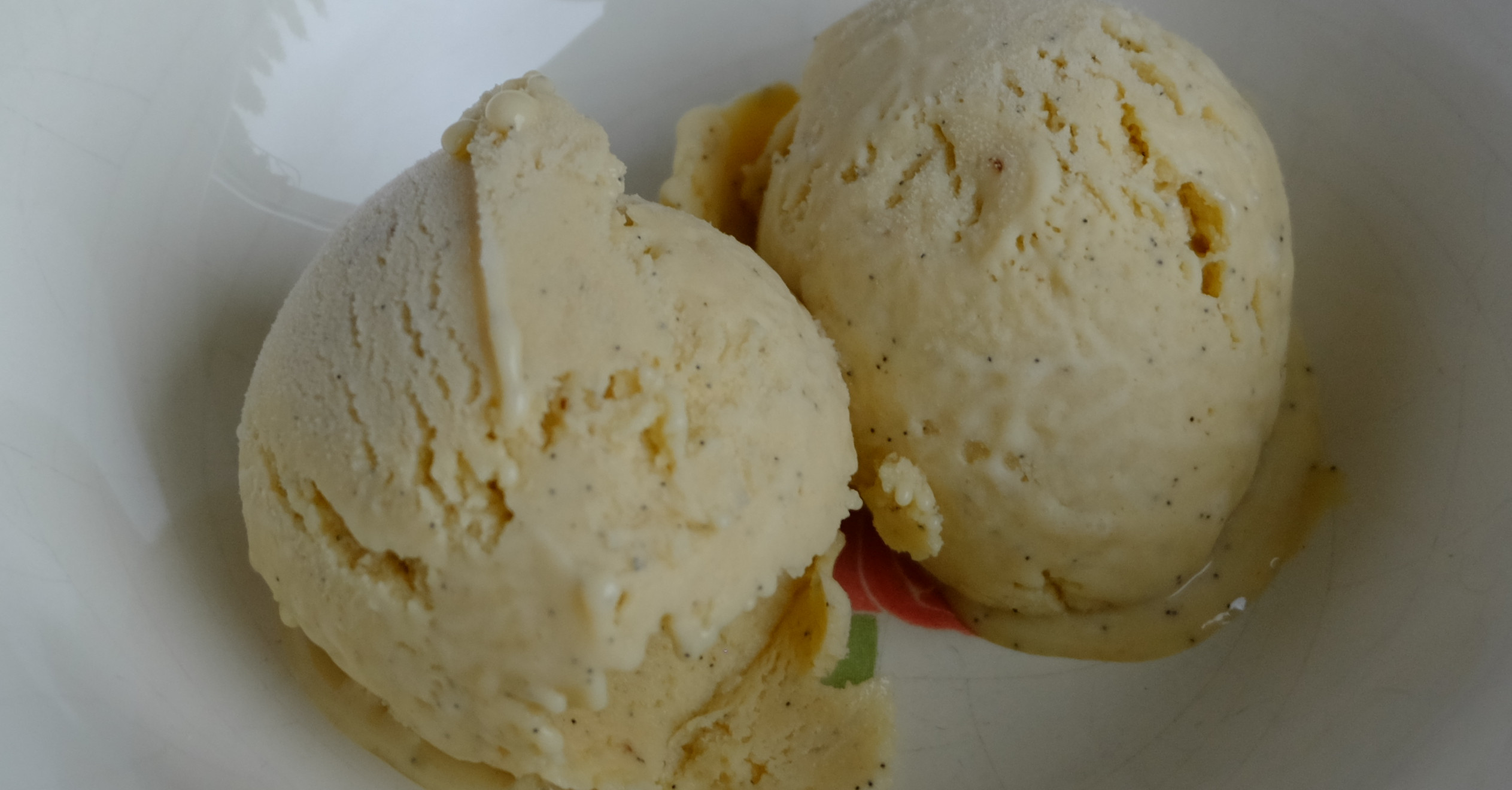 Vanilla-caramel ice-cream. Lody waniliowo-karmelowe