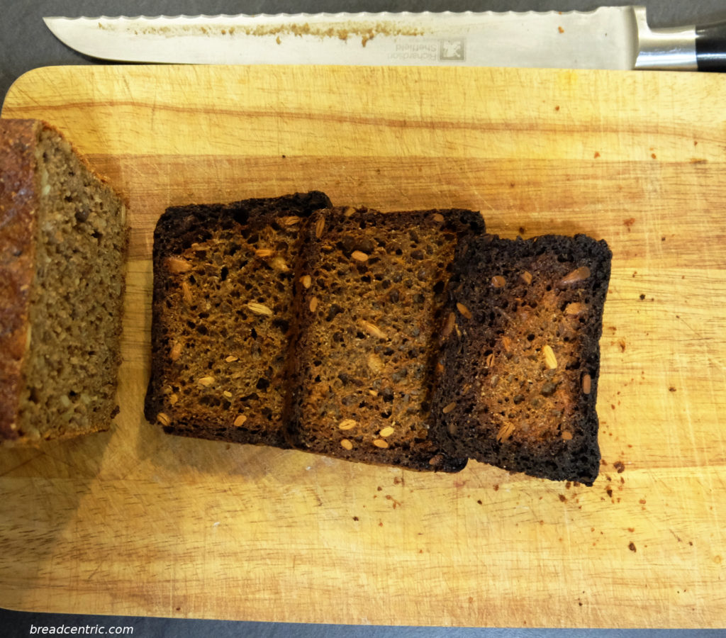 Roasted rye bread for kvass