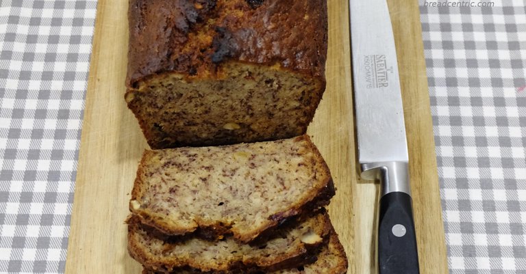 Pokrojony chleb bananowy