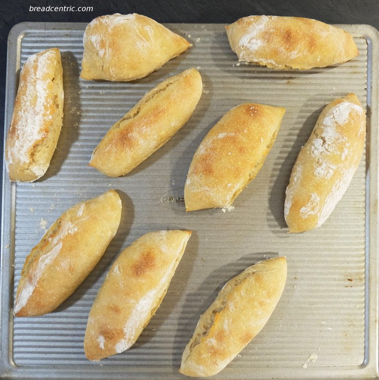 Upieczone bułki śniadaniowe