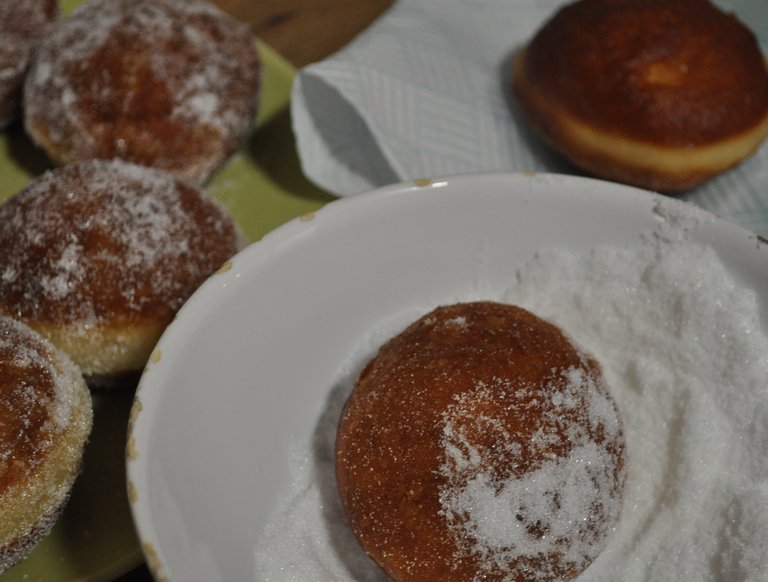 Coating in sugar