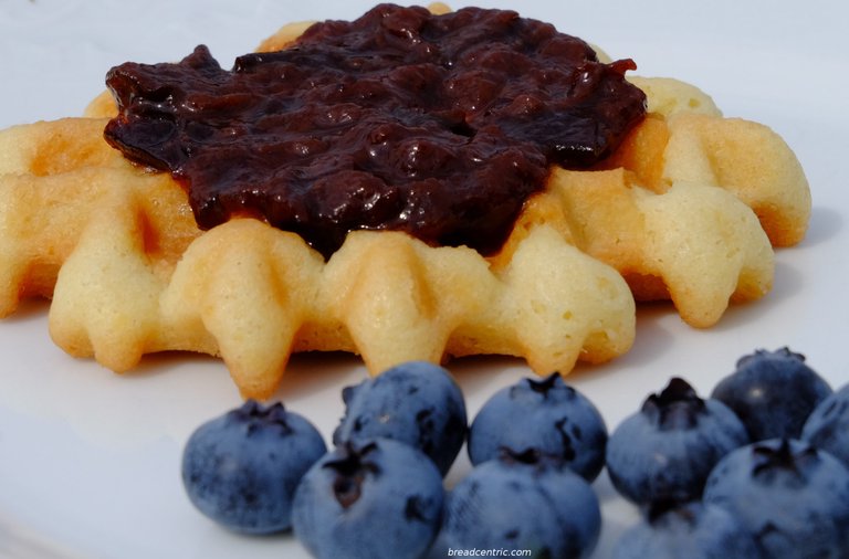 Luikse wafel z marmoladą